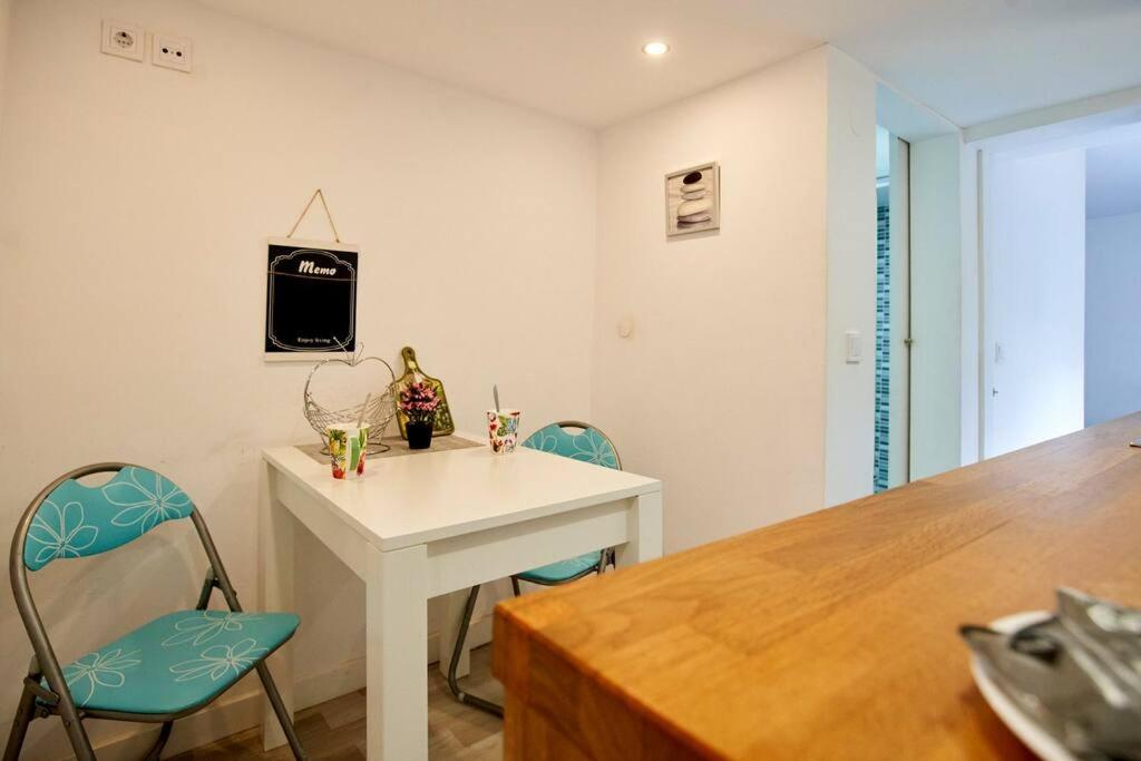 So Simply Ribeira Apartment Porto Luaran gambar