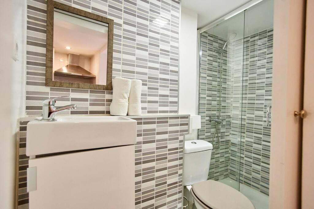 So Simply Ribeira Apartment Porto Luaran gambar