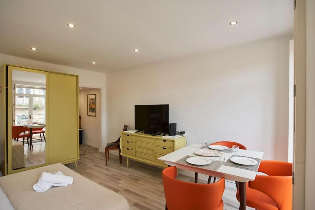 So Simply Ribeira Apartment Porto Luaran gambar
