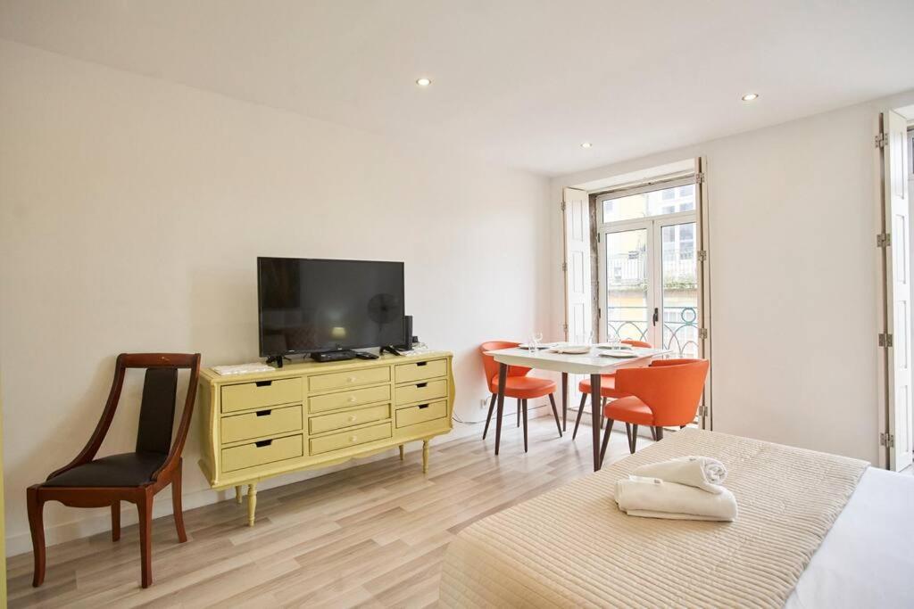So Simply Ribeira Apartment Porto Luaran gambar