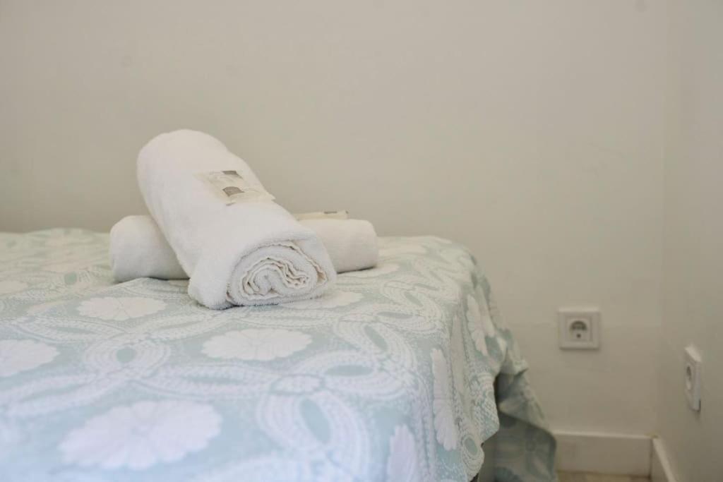 So Simply Ribeira Apartment Porto Luaran gambar