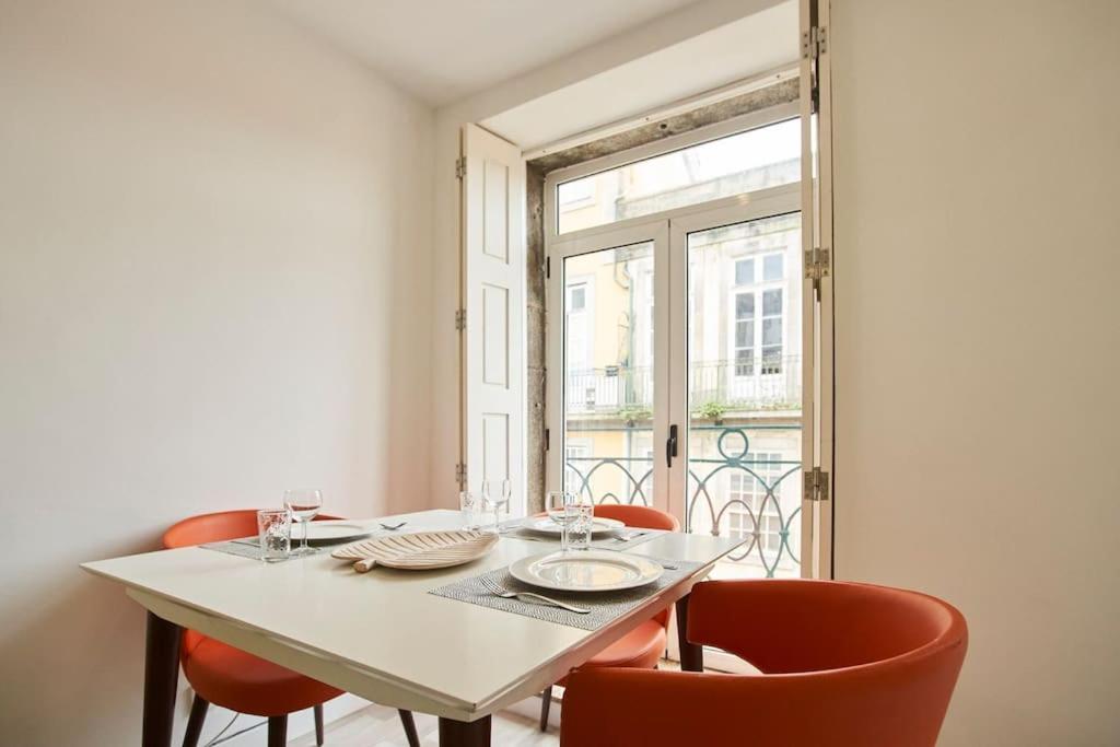So Simply Ribeira Apartment Porto Luaran gambar